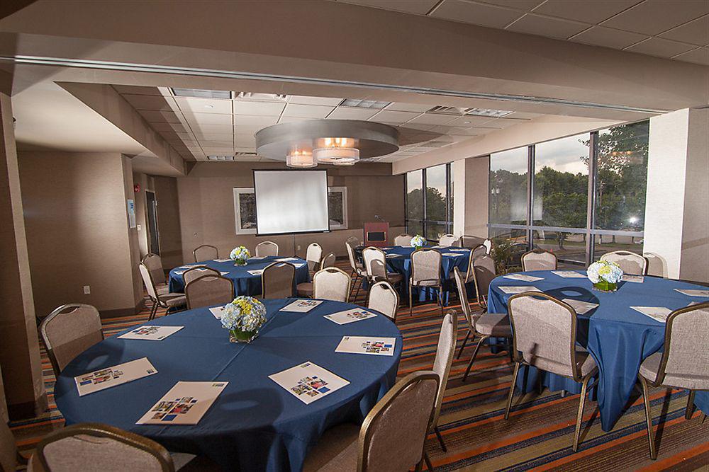 Holiday Inn Express Atlanta Galleria-Ballpark Area By Ihg Смирна Экстерьер фото