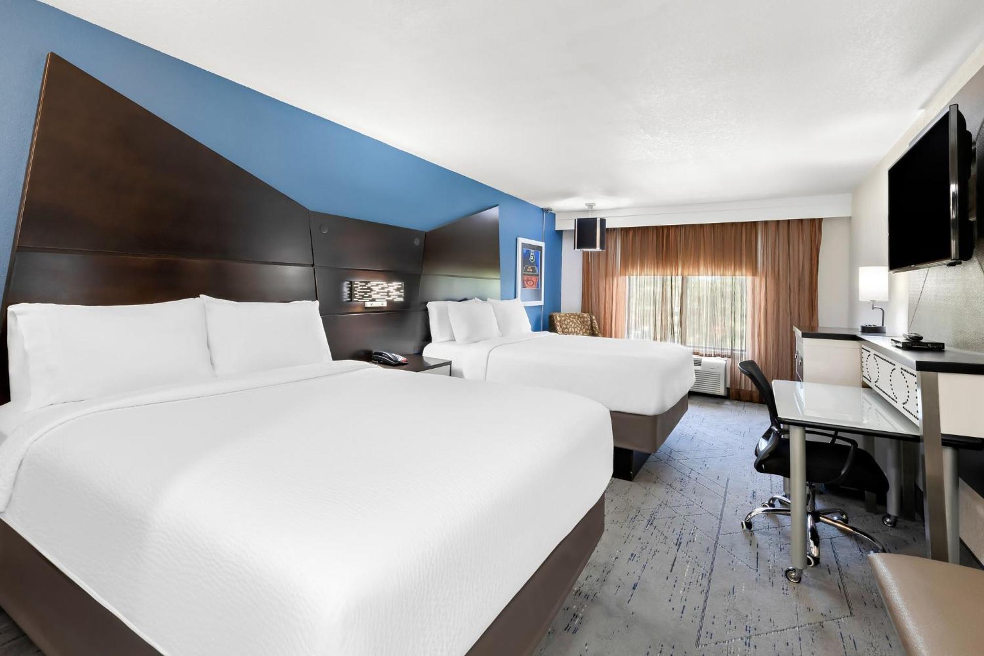Holiday Inn Express Atlanta Galleria-Ballpark Area By Ihg Смирна Экстерьер фото