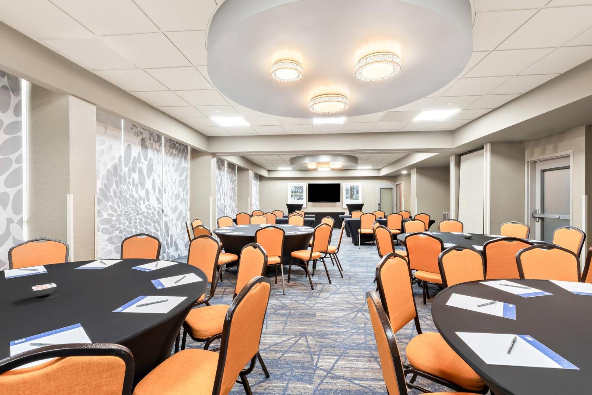 Holiday Inn Express Atlanta Galleria-Ballpark Area By Ihg Смирна Экстерьер фото
