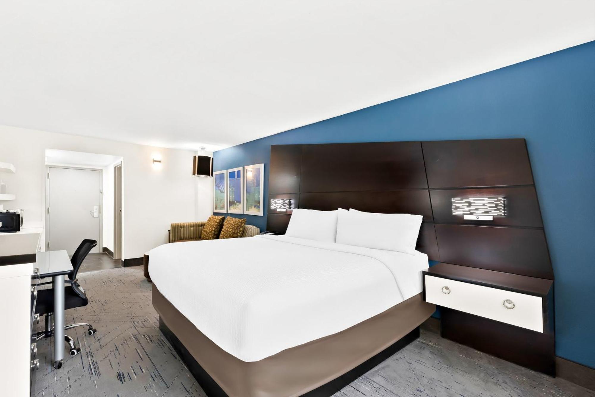 Holiday Inn Express Atlanta Galleria-Ballpark Area By Ihg Смирна Экстерьер фото