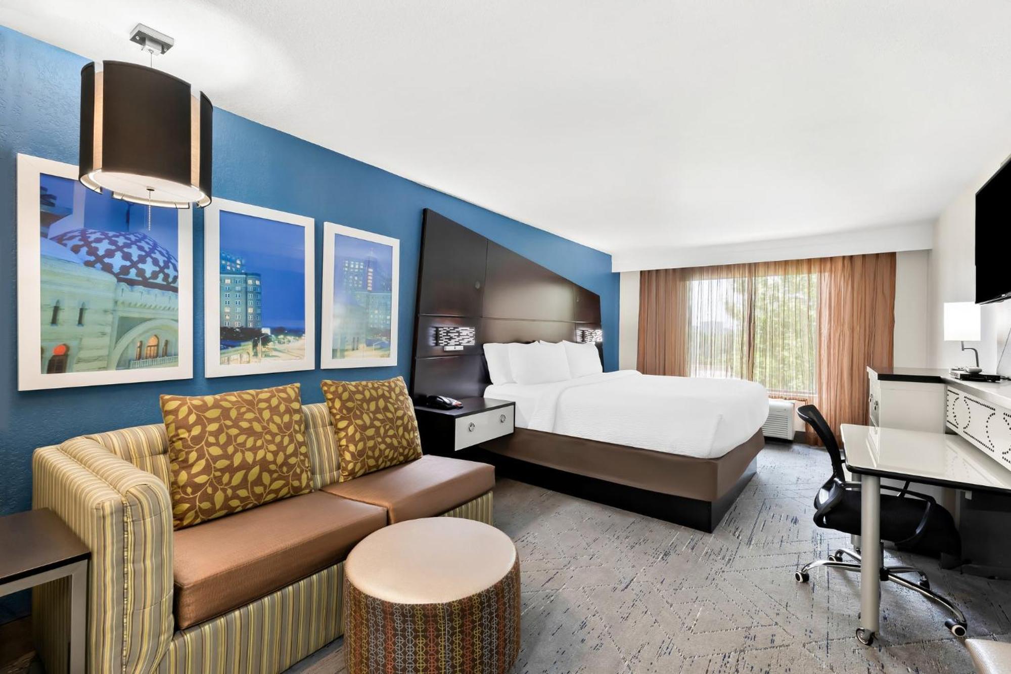 Holiday Inn Express Atlanta Galleria-Ballpark Area By Ihg Смирна Экстерьер фото