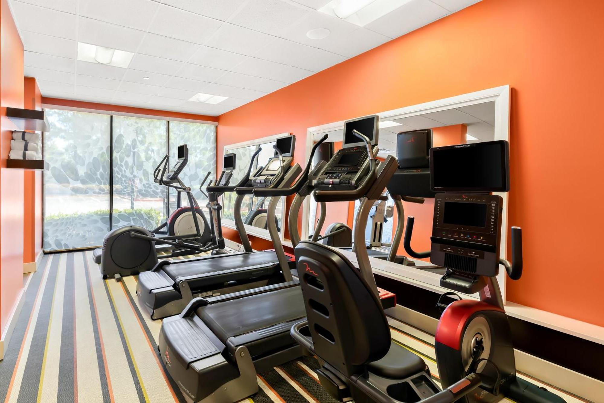 Holiday Inn Express Atlanta Galleria-Ballpark Area By Ihg Смирна Экстерьер фото
