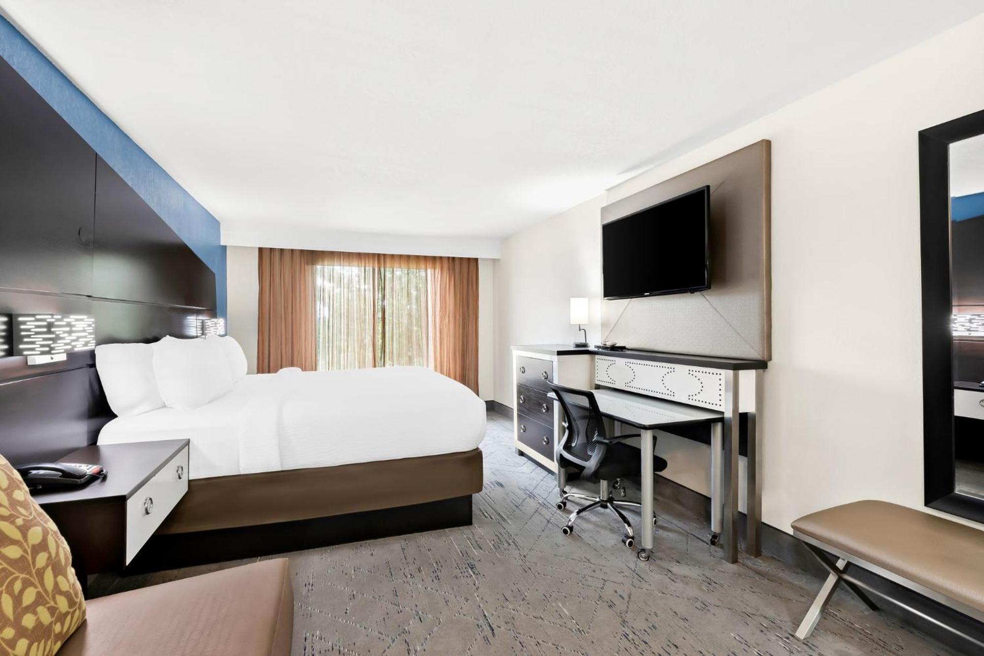 Holiday Inn Express Atlanta Galleria-Ballpark Area By Ihg Смирна Экстерьер фото