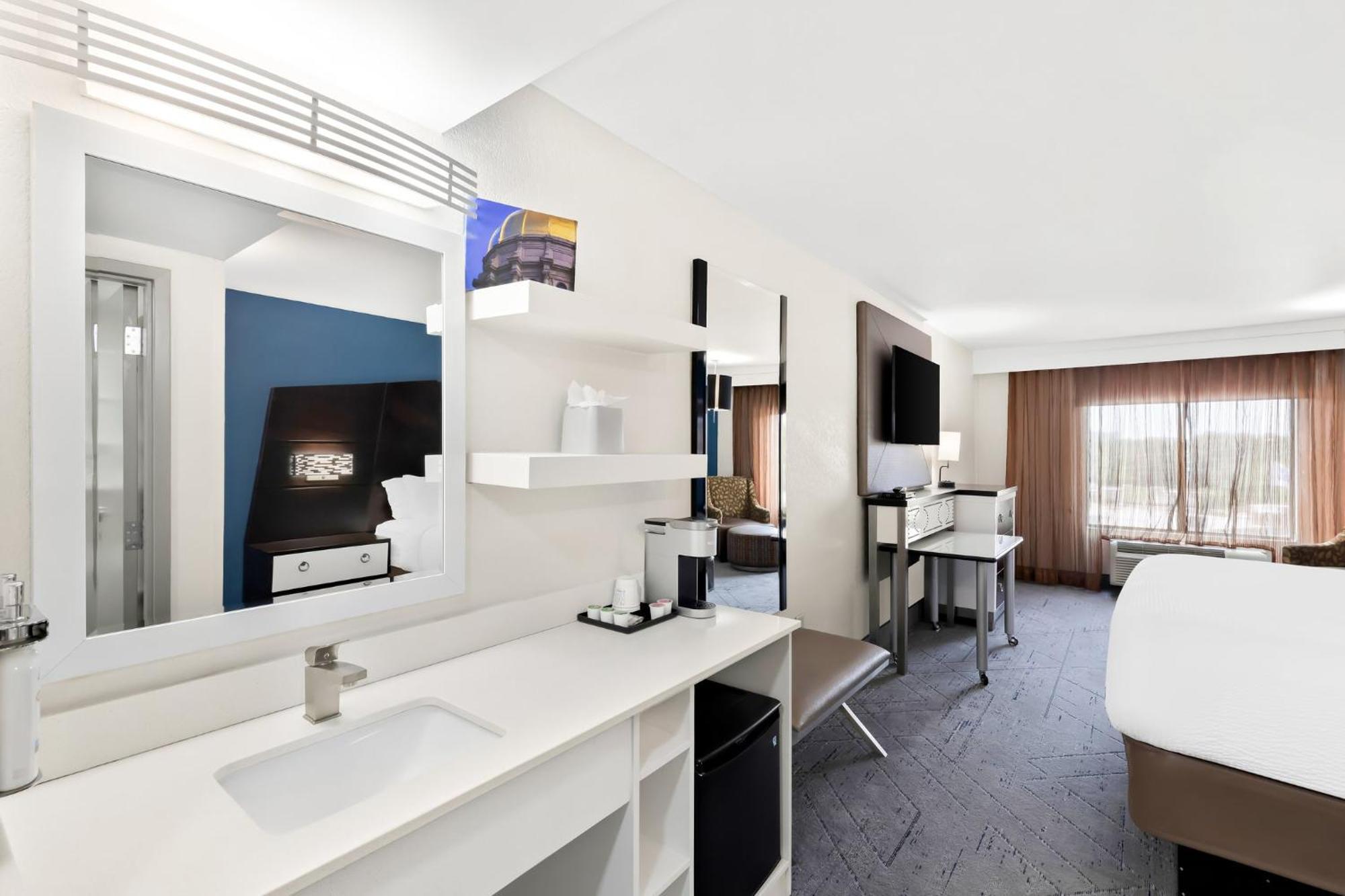 Holiday Inn Express Atlanta Galleria-Ballpark Area By Ihg Смирна Экстерьер фото