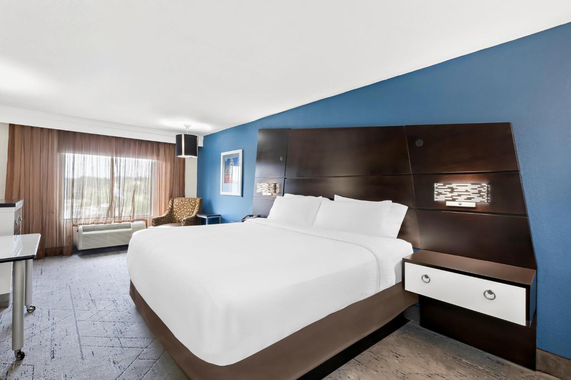 Holiday Inn Express Atlanta Galleria-Ballpark Area By Ihg Смирна Экстерьер фото