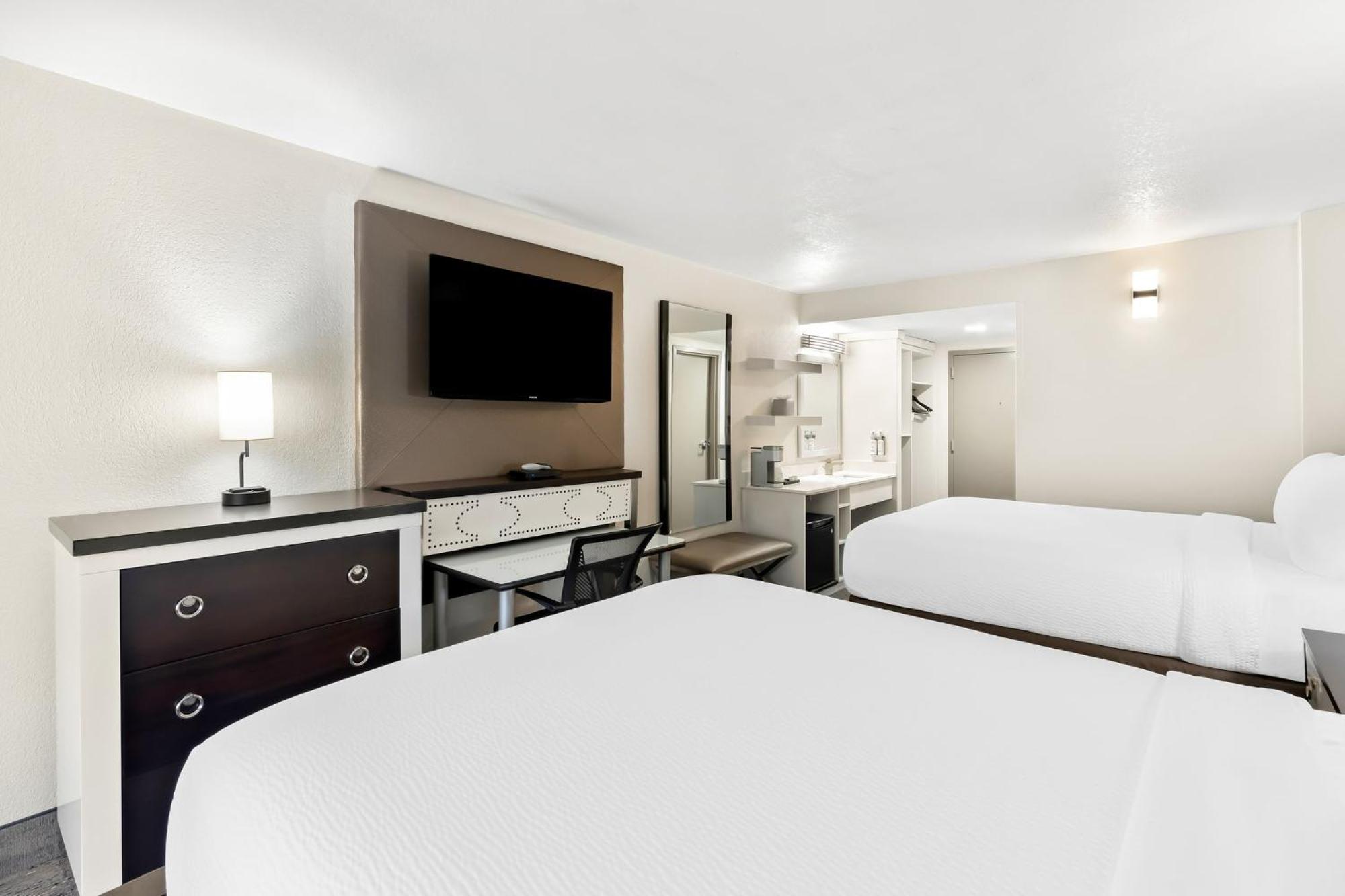 Holiday Inn Express Atlanta Galleria-Ballpark Area By Ihg Смирна Экстерьер фото