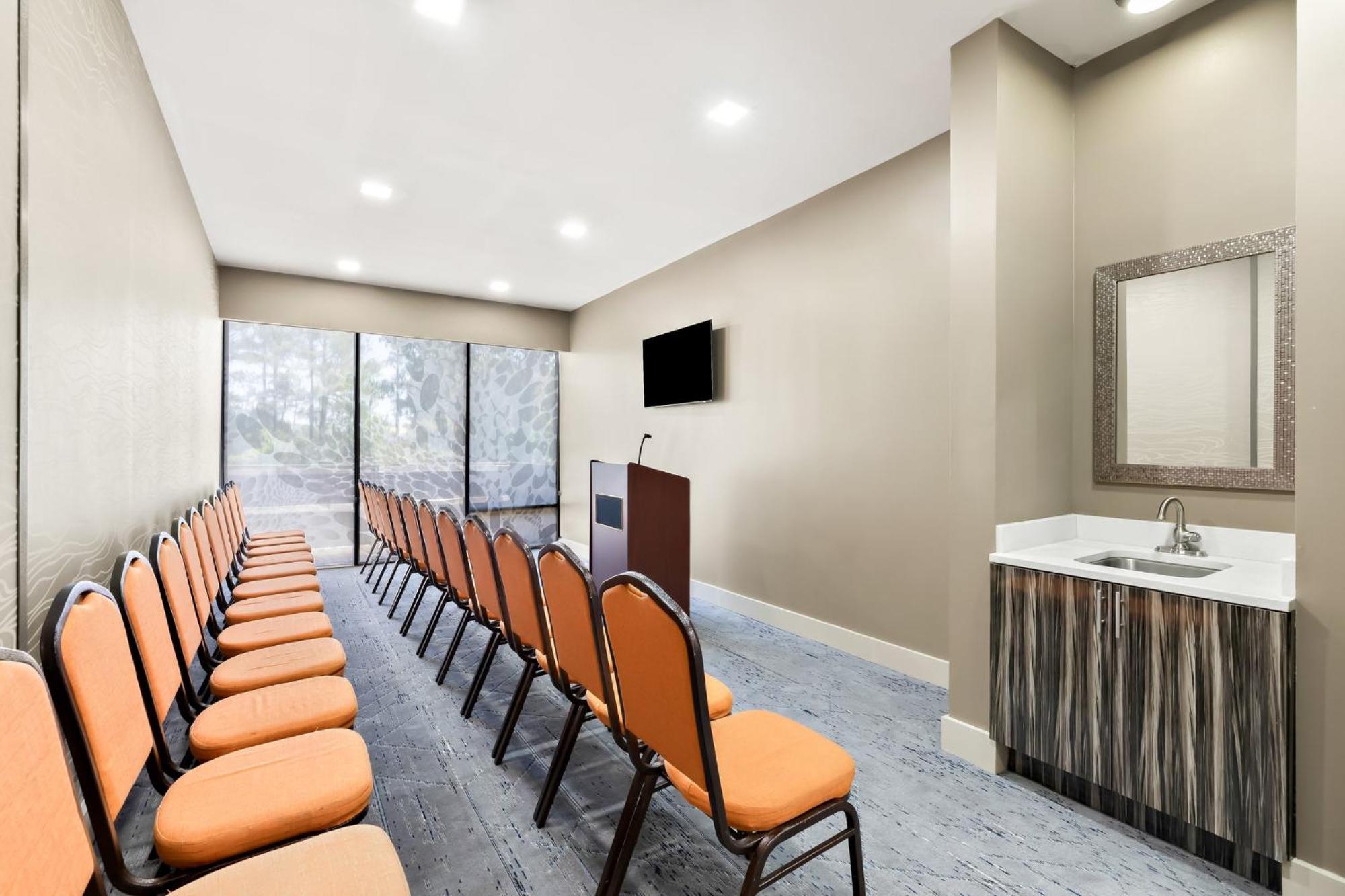 Holiday Inn Express Atlanta Galleria-Ballpark Area By Ihg Смирна Экстерьер фото