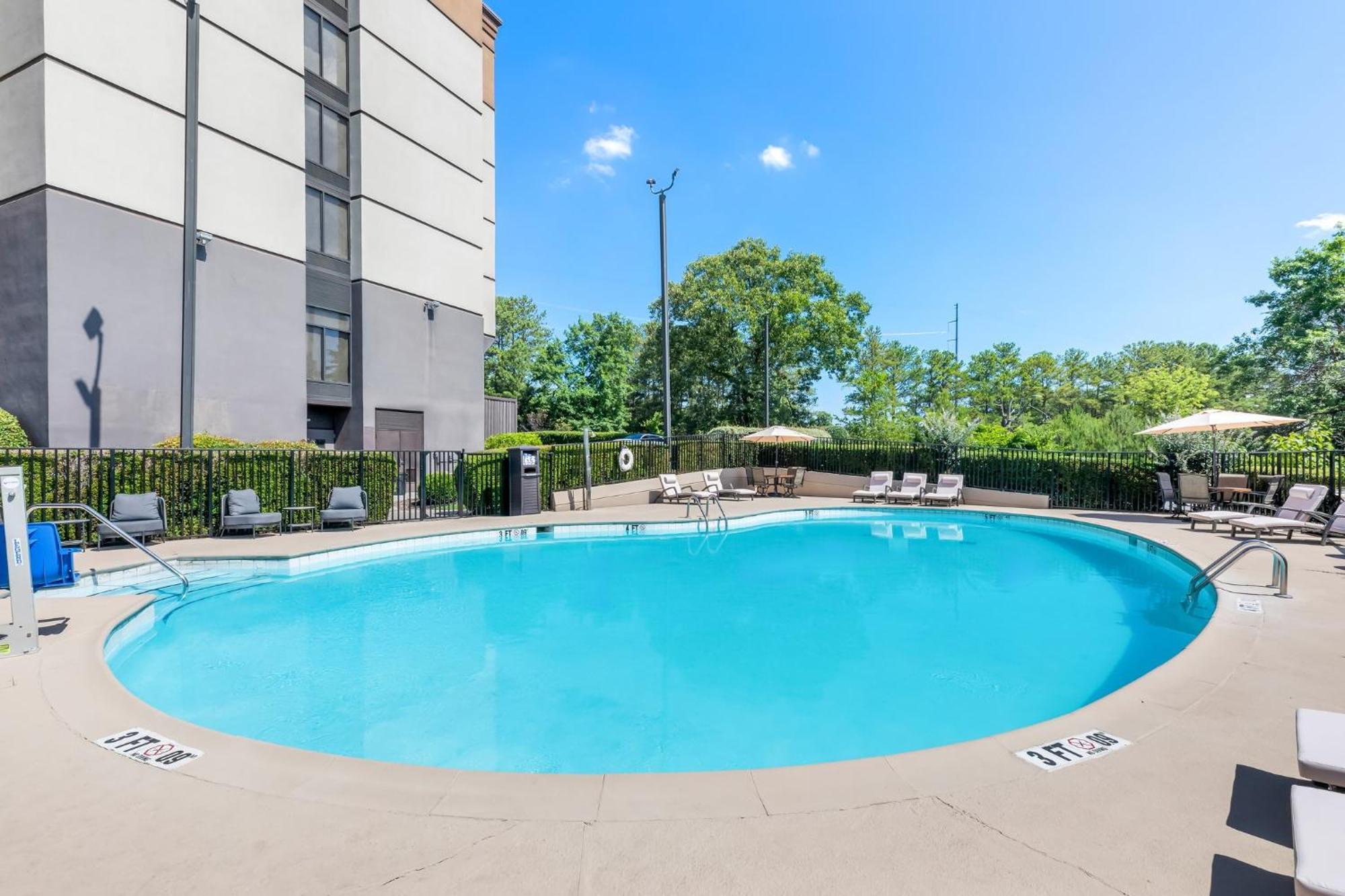 Holiday Inn Express Atlanta Galleria-Ballpark Area By Ihg Смирна Экстерьер фото