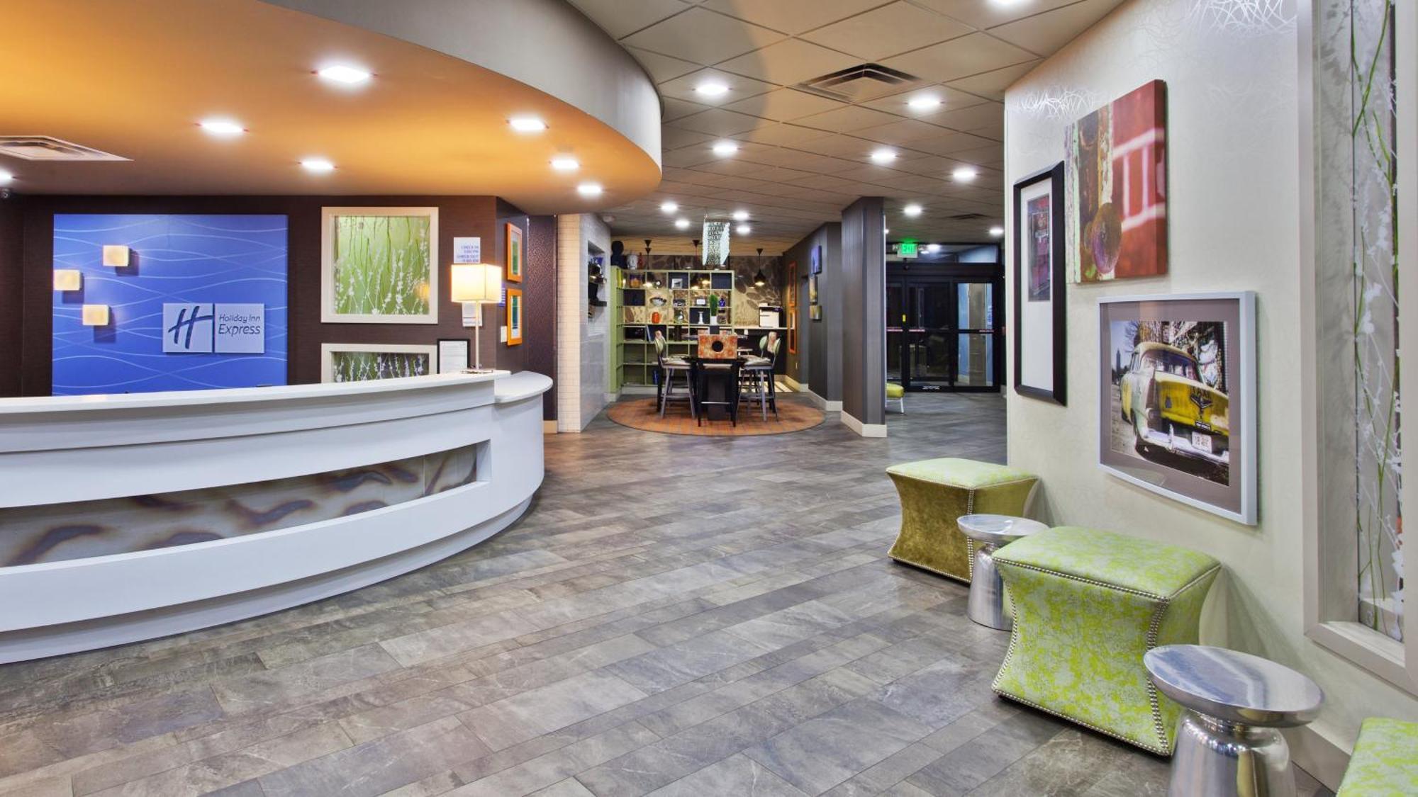 Holiday Inn Express Atlanta Galleria-Ballpark Area By Ihg Смирна Экстерьер фото