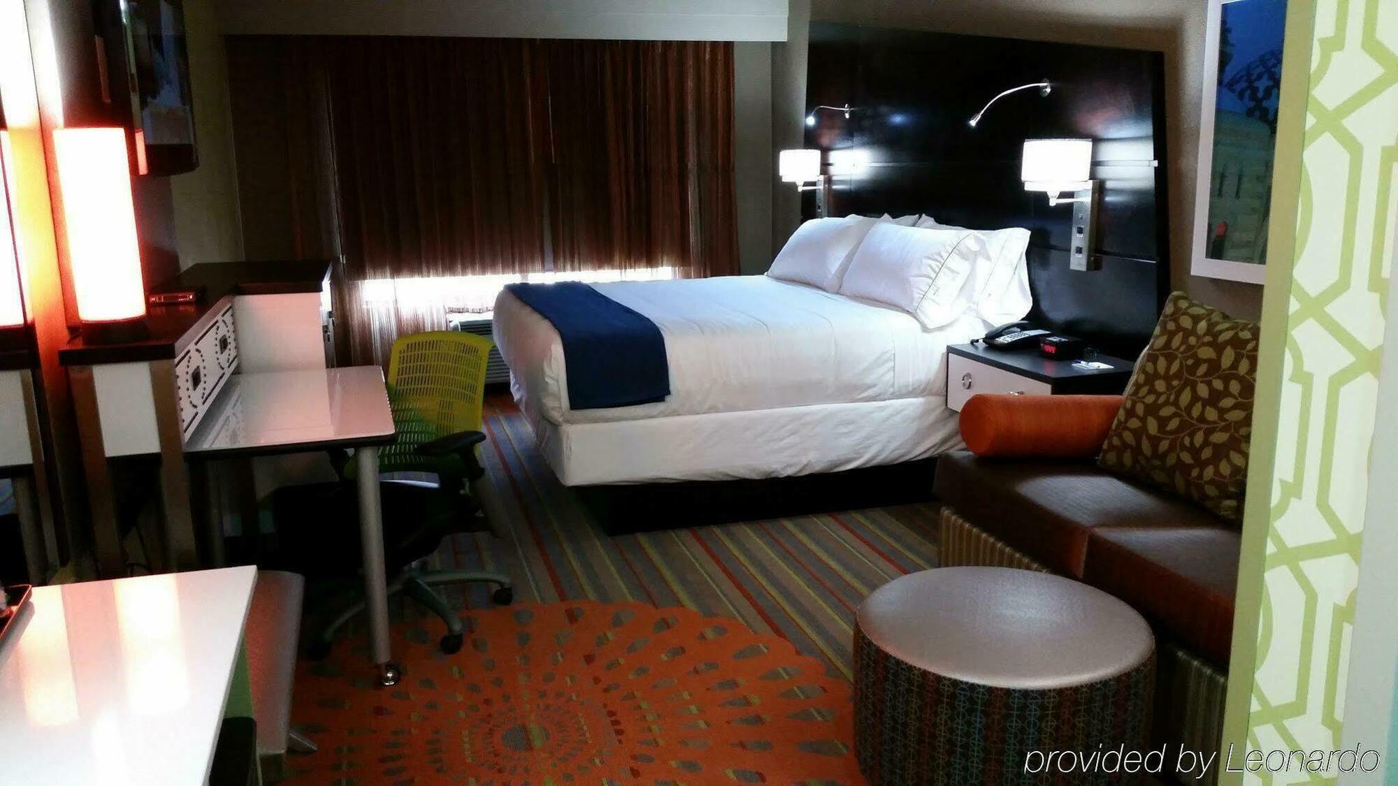 Holiday Inn Express Atlanta Galleria-Ballpark Area By Ihg Смирна Экстерьер фото